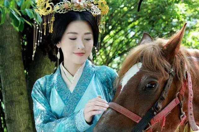 历史天平的两端