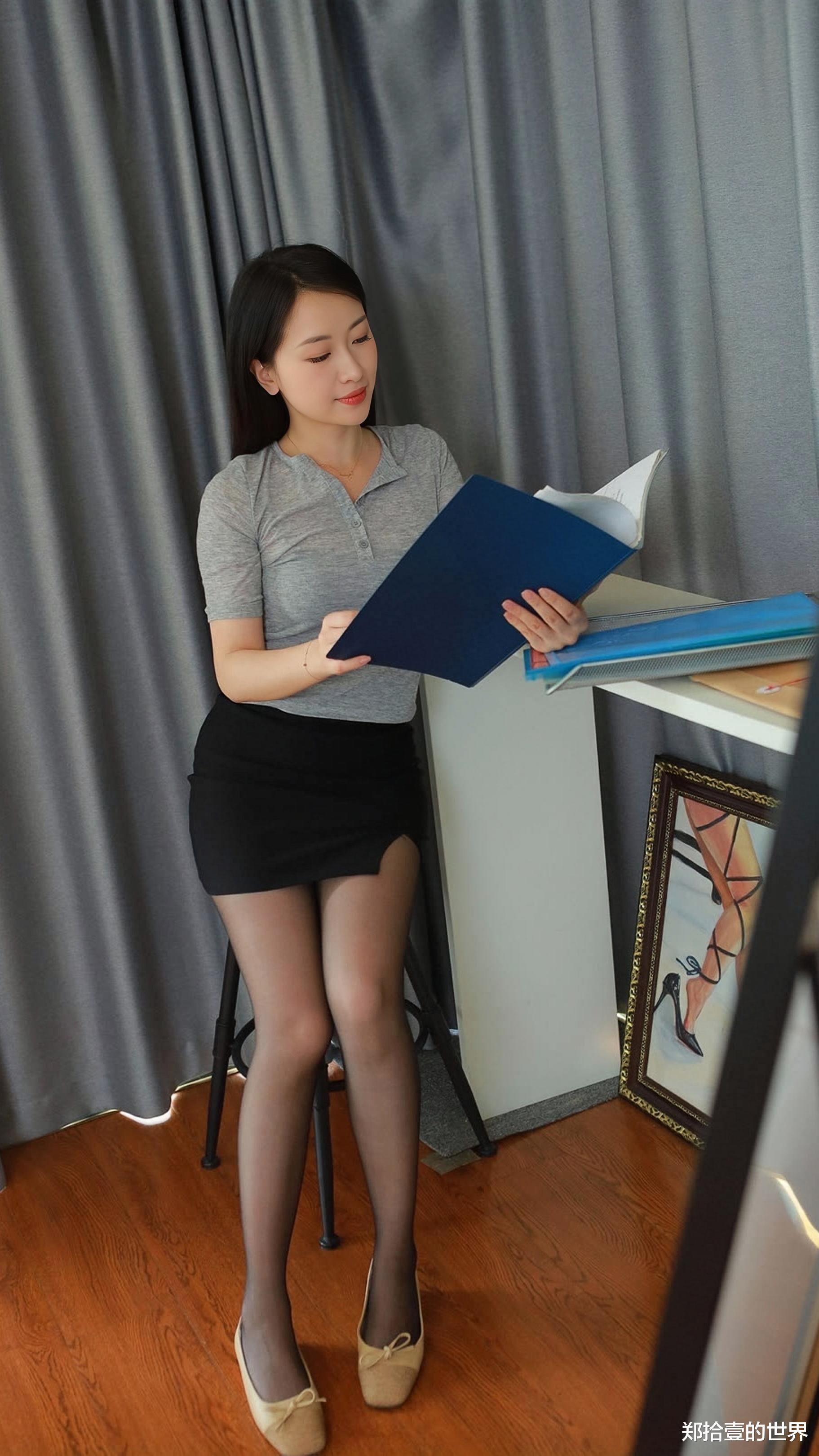 新招的秘书竟然是同学的妈妈, 这让我怎么使唤她呢!