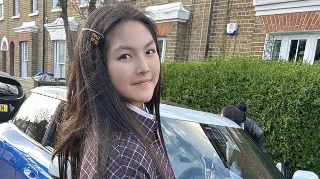 李湘现身长沙高奢商场，胖成H型没有腰，王诗龄又买LV真能花钱