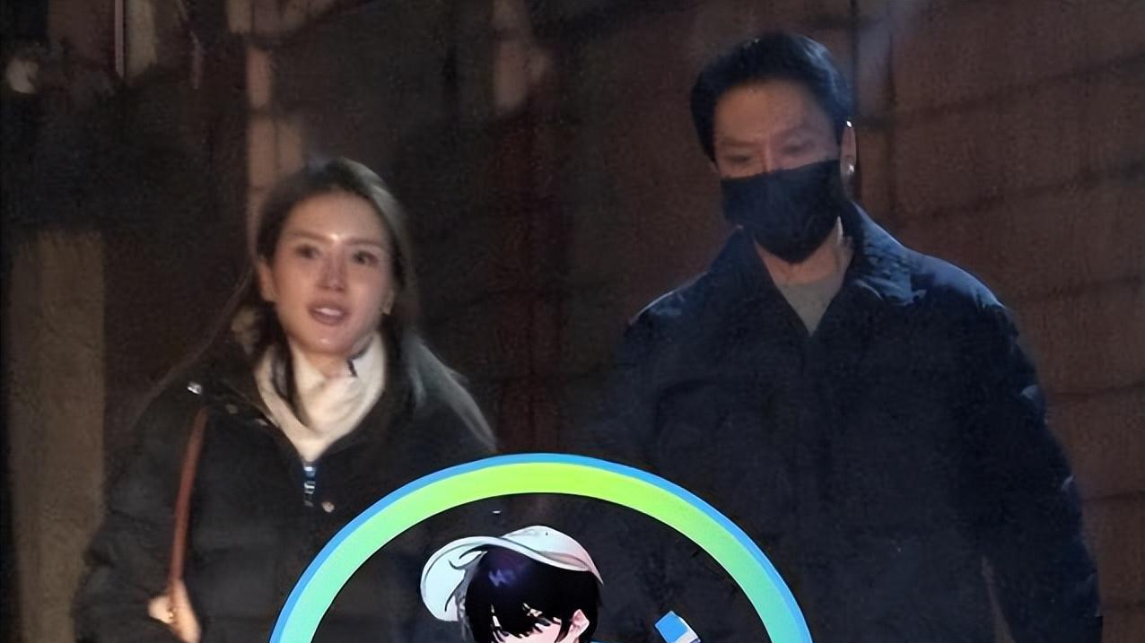 冯绍峰不惧狗仔爆料，大方牵手新女友露面，网传赵丽颖也有新恋情