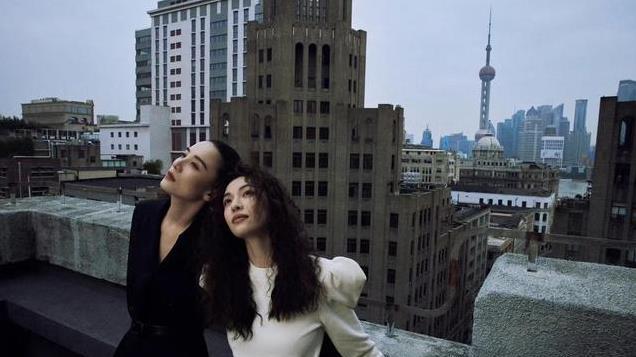 当44岁宋佳与31岁钟楚曦站在一起，我才明白什么叫顶级自律