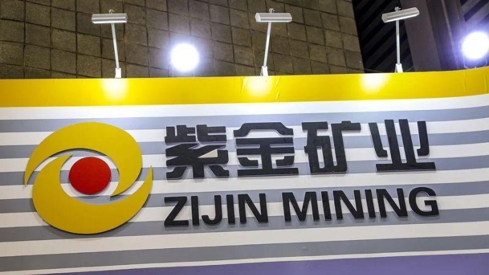 美国纵容哥伦比亚贩毒集团掠夺中企金矿，却想让中国帮美国禁毒？