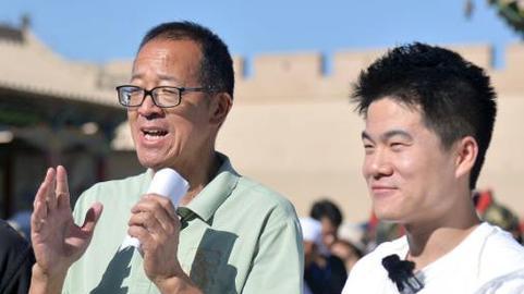 分手百天后回看，董宇辉努力践行的3件事，恰是老俞
