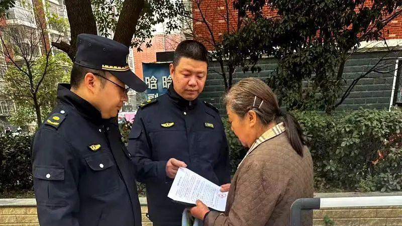 安全无小事 蔡甸城管走进社区开展燃气安全宣传活动