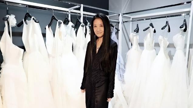 “婚纱女王”王薇薇：只有两个领养的女儿，75岁卖掉品牌，真潇洒