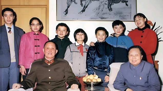 洪学智看上一女兵，女兵却嫌弃他年纪比较大，关键时刻二哥出手了