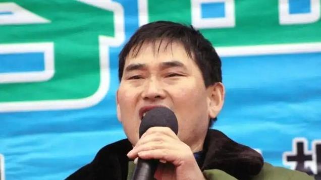54岁的农民歌手朱之文，已经走上人生的康庄大道！