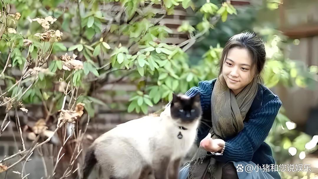 45岁汤唯素颜带娃种地成焦点，嫁韩导后分居两地，乡村生活美成画