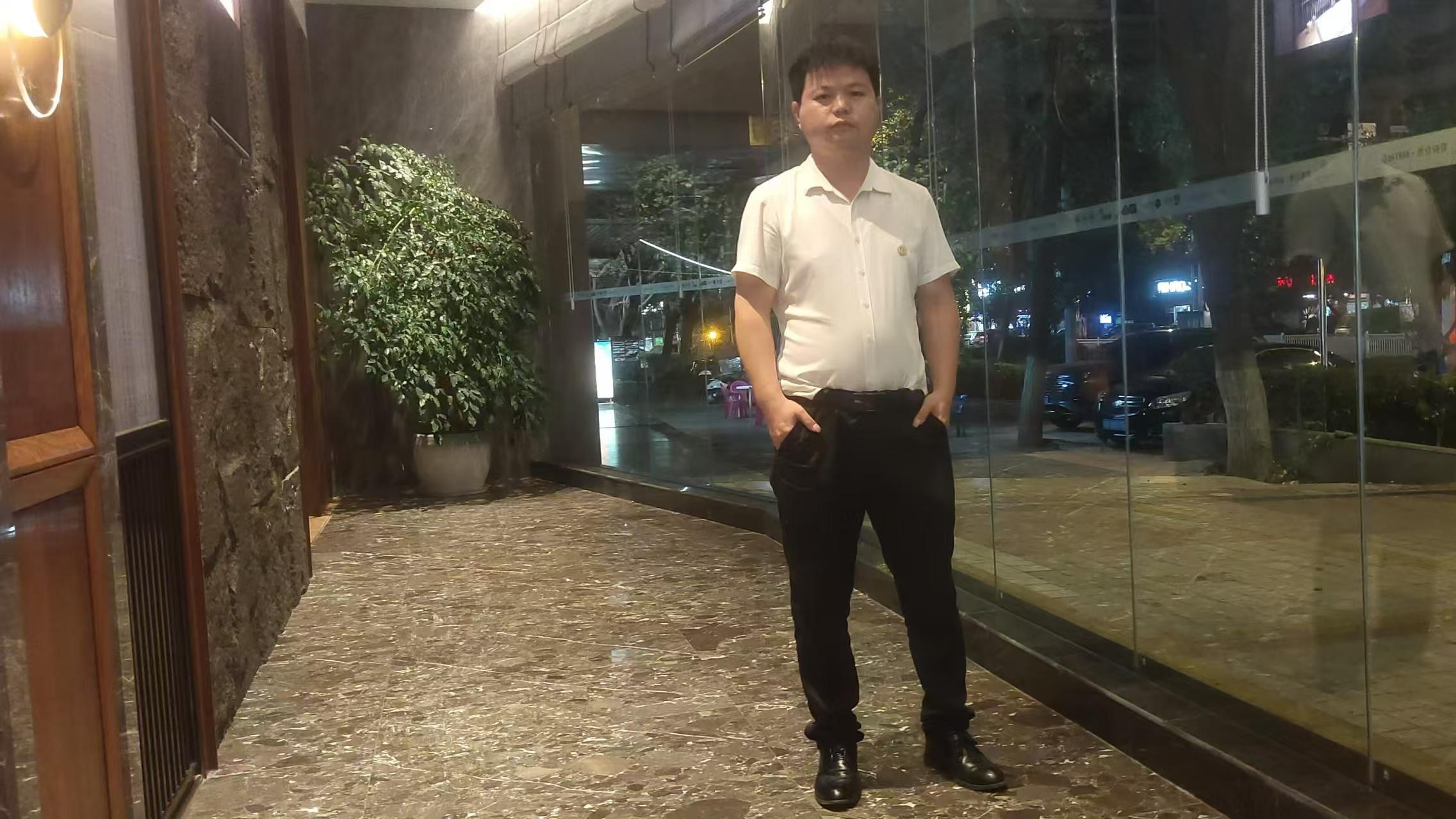 钟叶军：以奋斗之光照亮梦想之路