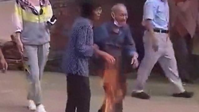 2002年七旬老人杀死亲弟，坐了18年牢，弟弟儿子：大伯没有错！