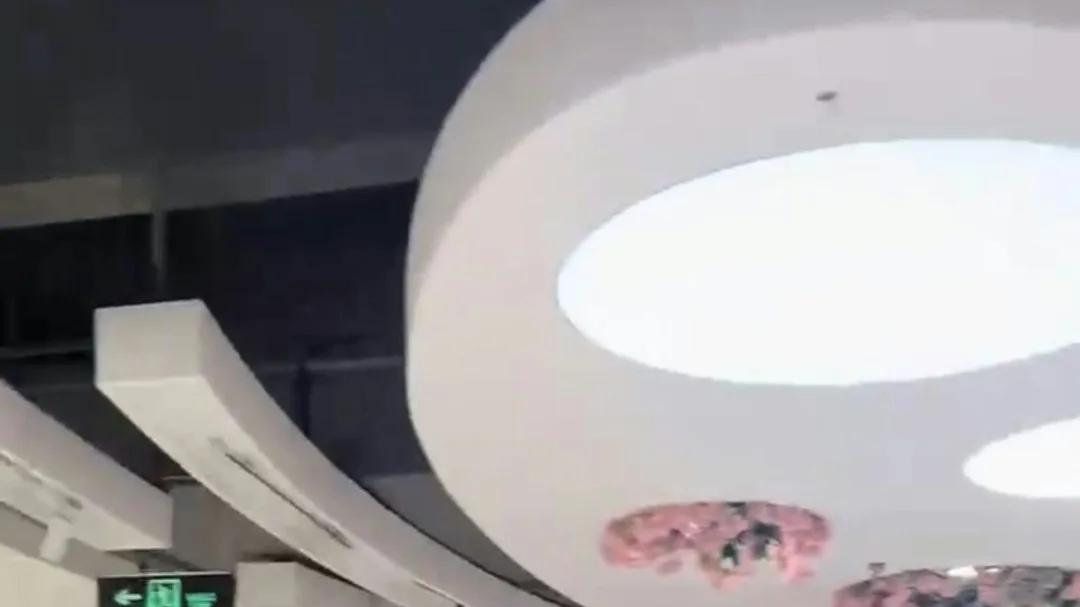 河南超市传倒闭假消息，导致大批市民涌入吃「霸王餐」留满地垃圾