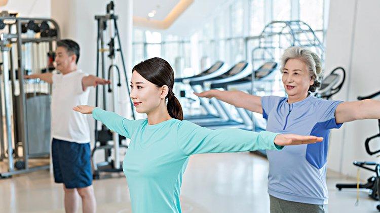 一天要三次！45岁阿姨体虚昏倒，医生提示：一把年纪不懂节制！