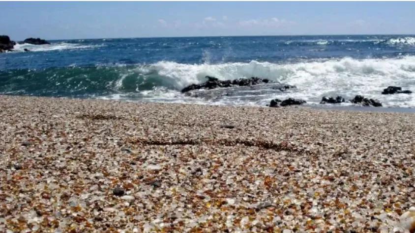 美国卫星观测到异常，庞大黑压压物体飘向中国，有四个日本那么大！