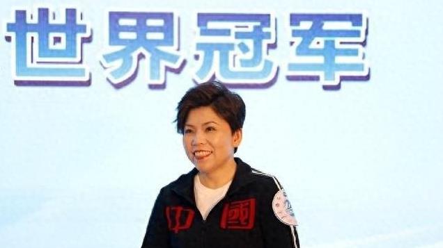CCTV5乒乓球报道意外之举：冷板凳现象引发球迷疯狂讨论！