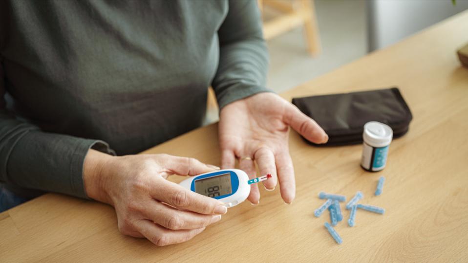 稳血糖，防并发症：糖尿病人牢记4个口诀，做好4点，让血糖更听话