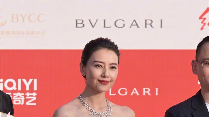 《喜人奇妙夜》高圆圆颠覆形象，喜剧天赋让人刮目相看！