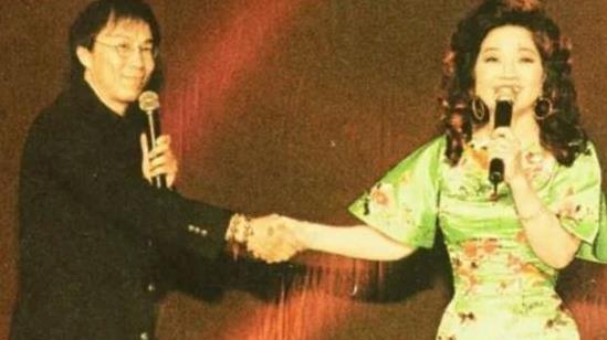 车祸瘫痪后，被妻子扔养老院22年，昔日的歌王如今怎么样了？