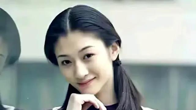 李小冉身材有多惊艳，瘦却很丰满，曾经全裸出镜为艺术献身！