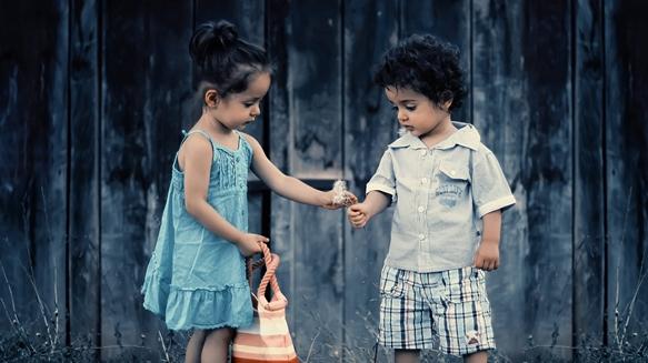 早恋的孩子都有哪些表现? 父母看他最近是否买了这3样东西, 一查一个准