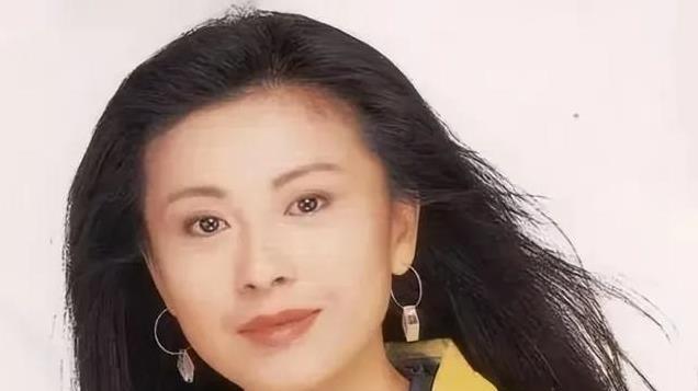 从洗碗工到卡拉OK皇后，却因投资失败沦为穷光蛋，如今老到无人识