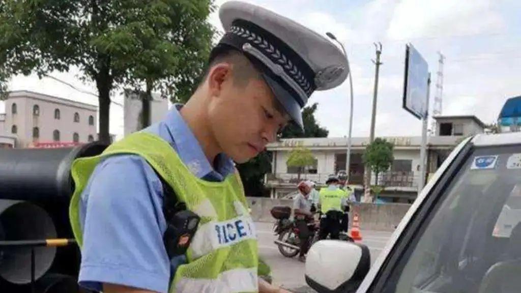 新交规又要来了？路口这样转弯会扣5分罚500，不少司机已中招