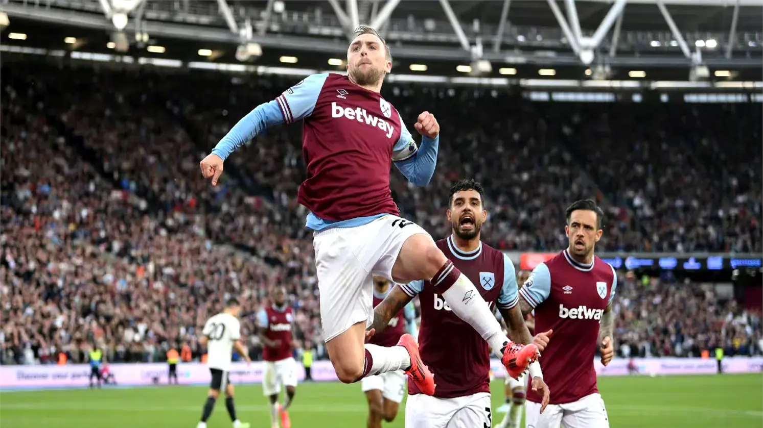 英超最新积分榜：利物浦2-2绝平位居第2，阿森纳第3，曼联被绝杀