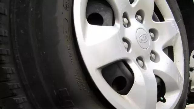 为什么不用实心轮胎呢？不怕爆胎不怕鼓包