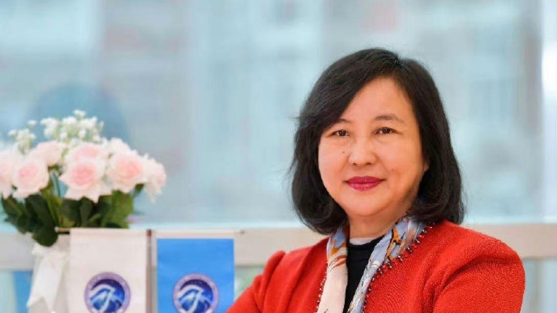 使馆车违停 叫嚣大妈疑似是她？