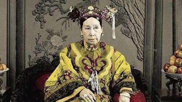第一次给慈禧画像。画家：她亲切美丽，感觉立即就喜欢上了她