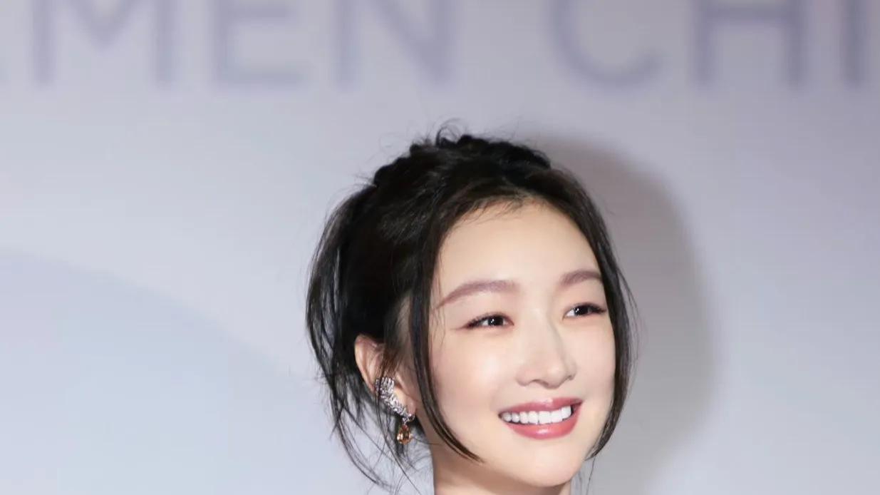 外表是仙女，私下里却是“老烟枪”女明星，马伊琍烟不离手