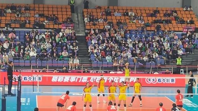 女排联赛第8轮综述：上海女排输球仍升至榜首，天津队升至第三