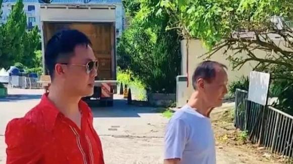 癌症后的陈惠敏：破旧村屋中坚守品质，从巅峰到平凡，活出生活智慧