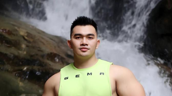 30岁印尼小伙晒肌肉，一块腹肌+麒麟臂，网友：这样也好意思秀？