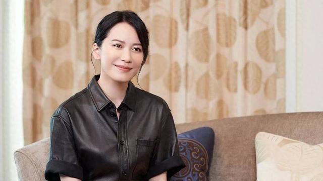 被问“如何解决生理需求”，53岁单身俞飞鸿，教科书般的回答亮了