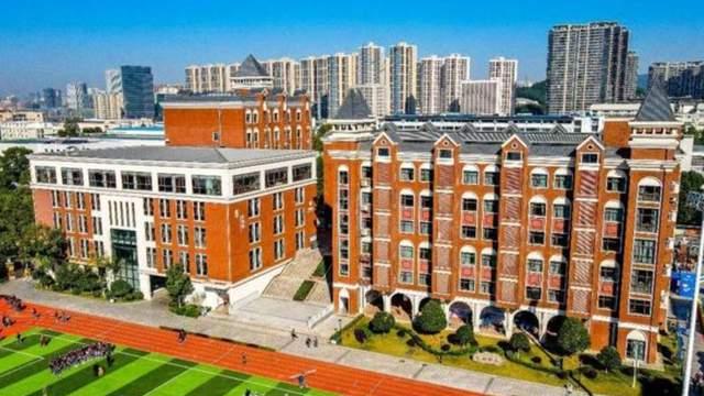 湖南一高中百名教师罢课，两千多学生无课可上，高三家长急坏了