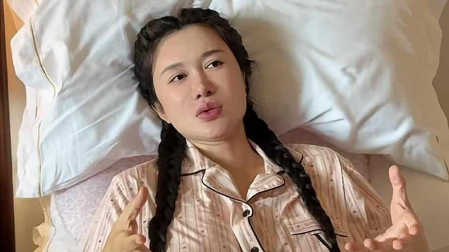 张纪中老婆晒四胎剖腹产伤口，直言刀口是母亲的勋章，母爱好伟大