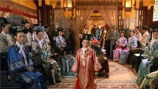 《甄嬛传》：若非太后一句“不像皇上”，皇帝又怎会在临死前让夏弋去取弘曕的血，嘴里骂着“毒妇”却没有扯