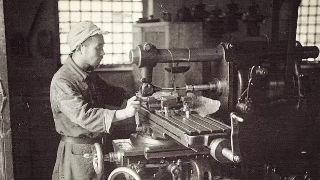 毛主席批阅文件，发现署名竟为“少将”，笑问：这是有多大委屈？