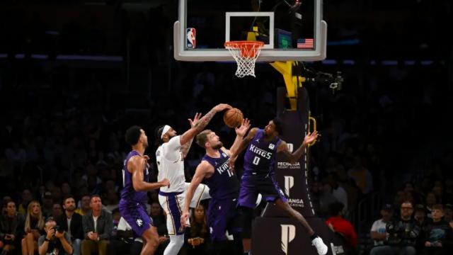 战胜心魔！浓眉生涯首次战胜苦主小萨，湖人逆转国王豪取三连胜！