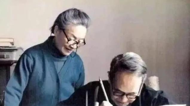 1994年，84岁的钱钟书临终前拉着杨绛的手：你要好好活下去