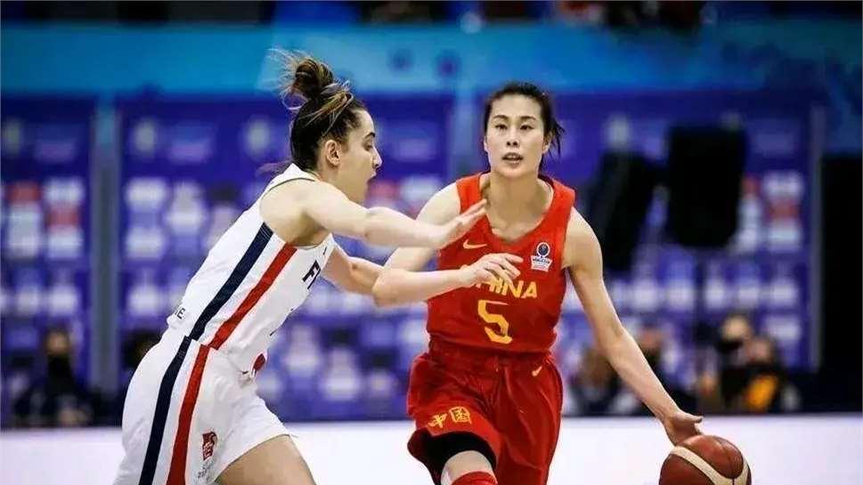 官宣，王思雨摊牌发声，宣布新决定，中国女篮支持