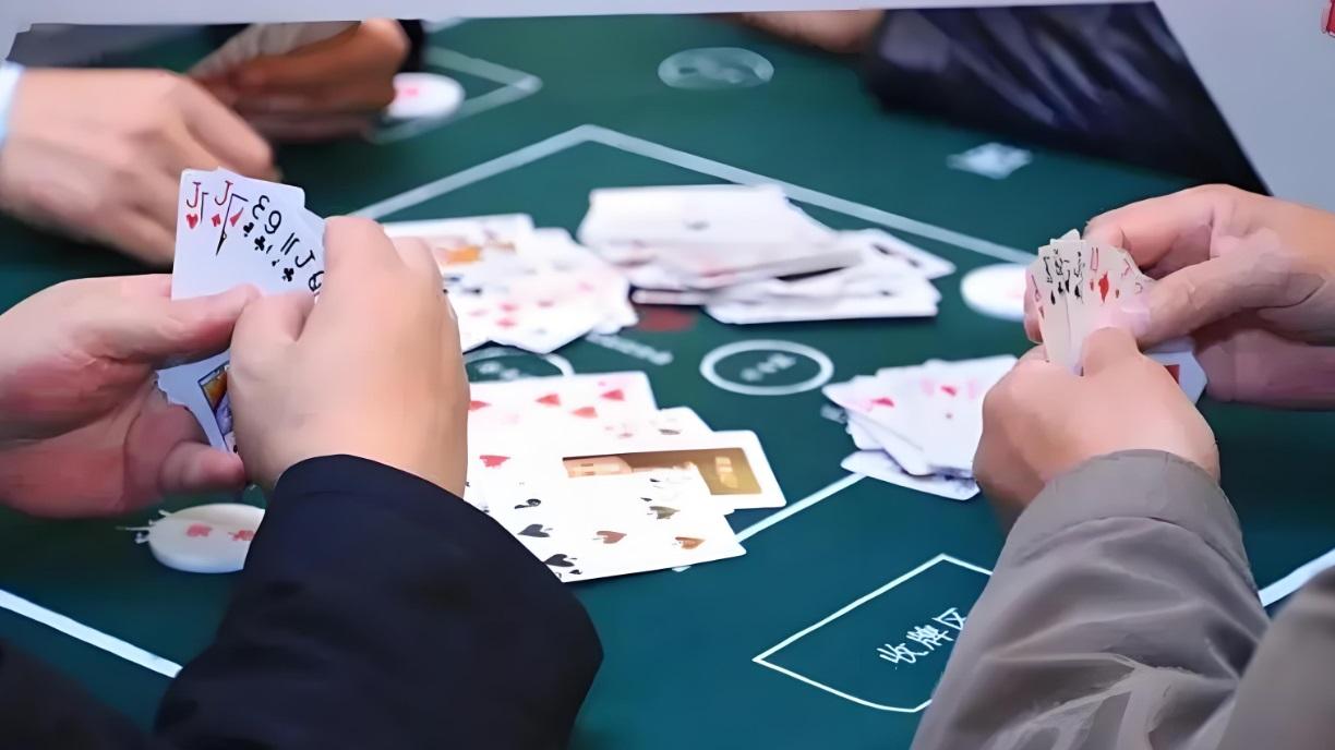 你身边玩“掼蛋”的人多吗？一禁了之是否妥当？