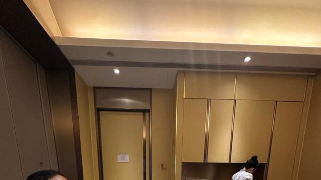 帕顿来辽篮很开心！2米11阳光大男孩，小龙吃火锅喝雪碧吃光牛肉