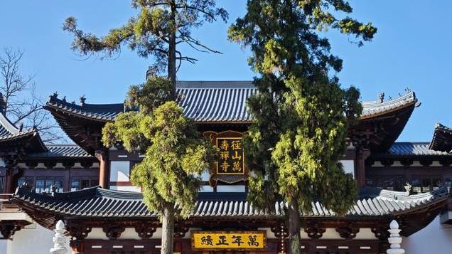 藏于杭州郊区的千年古刹，被誉“事业圣地”，现秋冬盛景正式开启