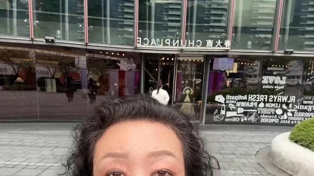 66岁张兰红了眼眶！连说三声“不住酒店”，马筱梅在厨房忙前忙后