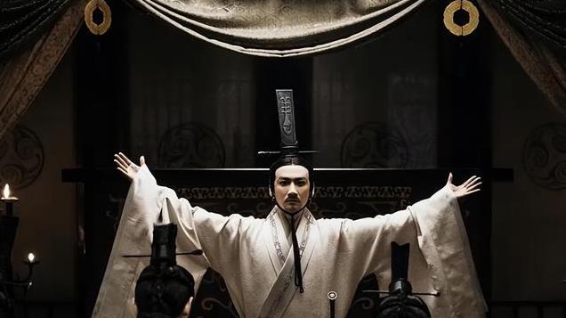 同样是太后怀孕，为何宣太后继续养男宠而赵姬被儿子秦始皇囚禁？