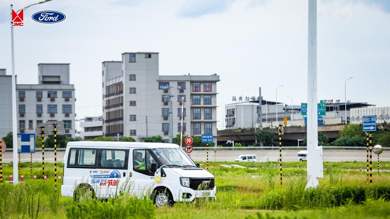 低成本高效能，江铃福特轻客带来出行新便利