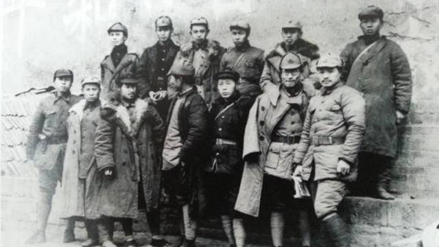 贺炳炎余秋里，两个独臂＂一把手＂将军，却带出＂天下第一军＂