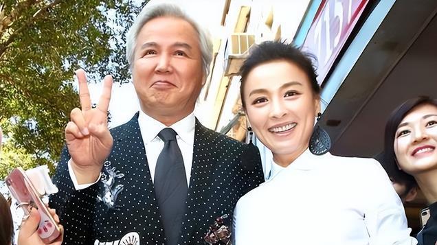 张庭复出直播：不卖面膜卖锅碗瓢盆，7小时销售267万，没进前十名