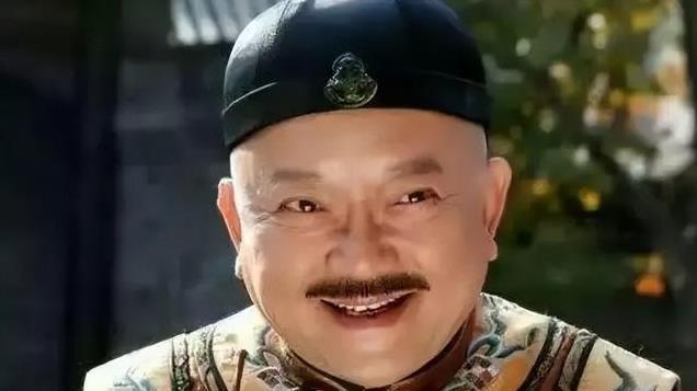 看到大冰免费发羽绒服的现场，才理解了网友为啥让他买难看的衣服